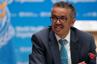 diretor-da-oms-tem-alta-de-hospital-no-rio,-onde-passou-a-noite