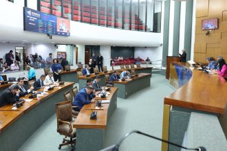 parlamentar-solicita-estagio-remunerado-para-alunos-dos-colegios-militares