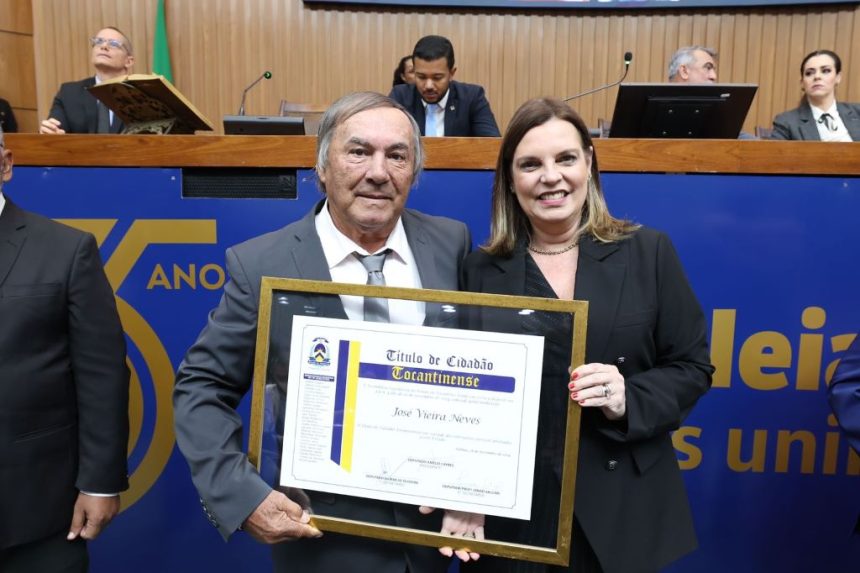 claudia-lelis-homenageia-prefeito-de-novo-jardim-com-titulo-de-cidadao-tocantinense