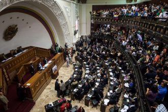 em-resposta-aos-eua,-venezuela-aprova-lei-que-pune-apoio-a-sancoes