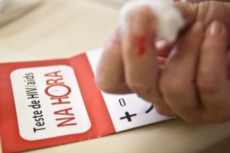 hoje-e-dia:-combate-a-aids-e-dia-nacional-do-samba-sao-destaques