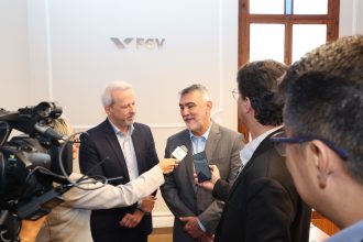 em-visita-a-sede-da-fgv,-no-rj,-deputados-celebram-sucesso-do-concurso-publico