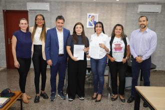 janad-valcari-destina-r$-100-mil-para-a-ong-adota-palmas,-fortalecendo-a-causa-animal-no-tocantins