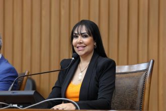 professora-janad-valcari-requer-construcao-de-creche-e-casas-populares-para-rio-dos-bois