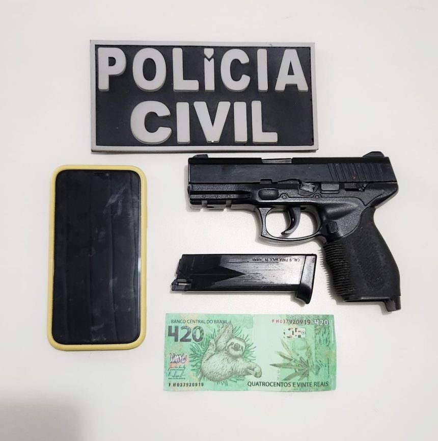 policia-apreende-replica-de-arma-e-nota-falsa-de-r$-420-com-desenho-de-maconha