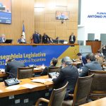 parlamentares-aprovam-lei-orcamentaria-para-2025-e-revisao-do-ppa