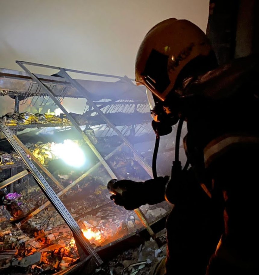 incendio-atinge-loja-de-doces-e-materiais-de-decoracao-em-gurupi