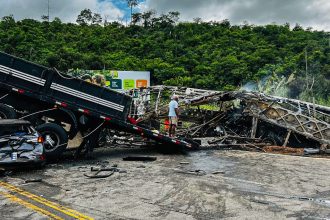 motorista-de-carreta-envolvida-em-acidente-se-apresenta-a-policia