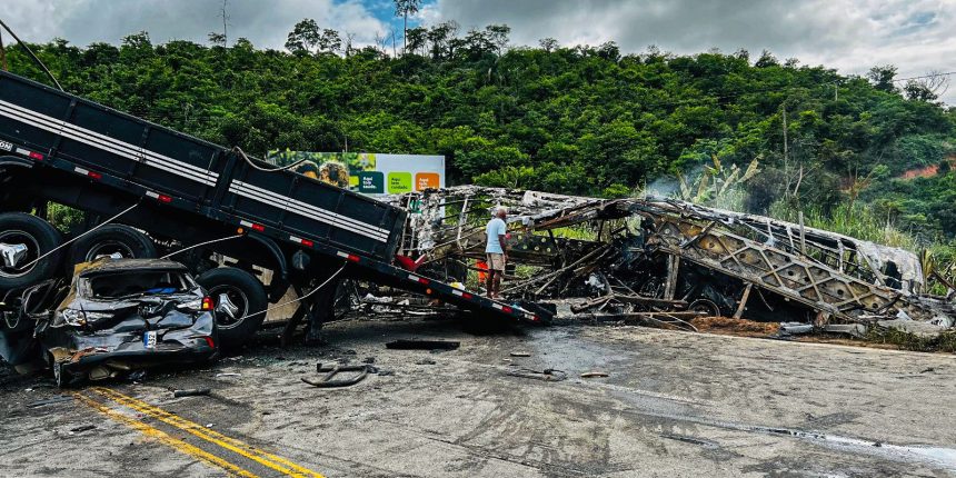 motorista-de-carreta-envolvida-em-acidente-se-apresenta-a-policia