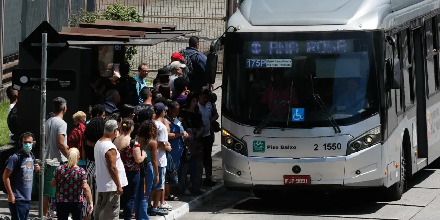 bilhete-de-onibus-na-capital-paulista-sobe-para-r$-5-em-janeiro