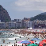 sol-movimenta-praias-do-rio,-e-noite-de-reveillon-nao-deve-ter-chuva