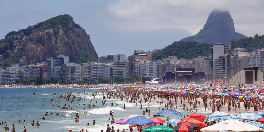 sol-movimenta-praias-do-rio,-e-noite-de-reveillon-nao-deve-ter-chuva