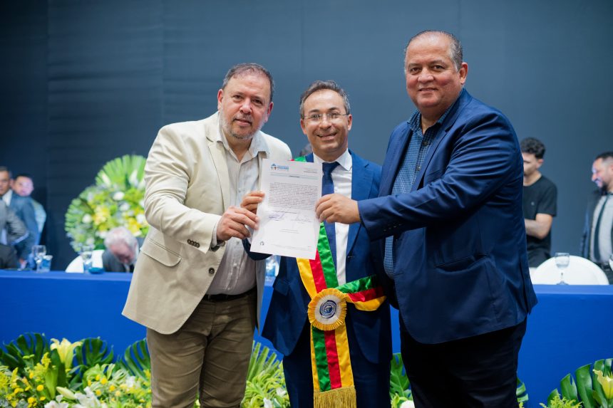 deputado-gipao-e-prefeito-wagner-trocam-elogios-em-cerimonia-de-posse-em-araguaina