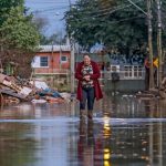 ponte-de-conteineres-e-destruida-no-rio-grande-do-sul