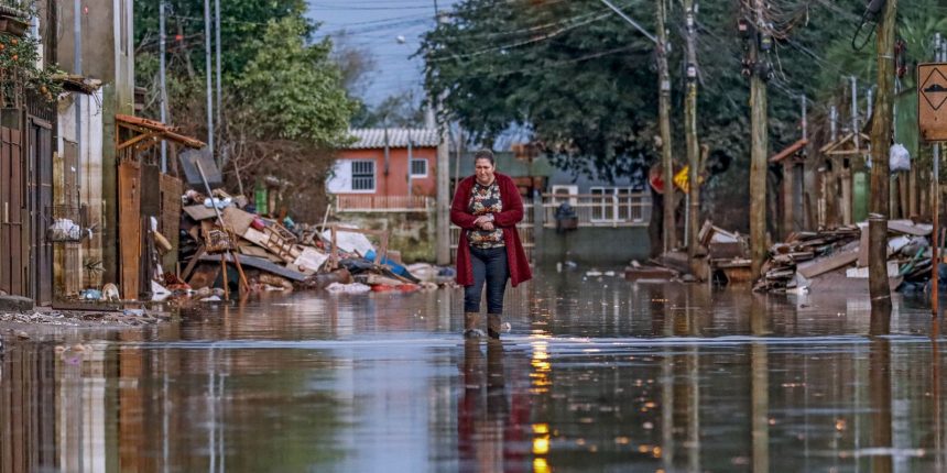 ponte-de-conteineres-e-destruida-no-rio-grande-do-sul