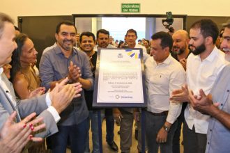 entrega-de-auditorio-em-escola-de-taquarucu-representa-avanco-para-comunidade,-diz-amelio-cayres