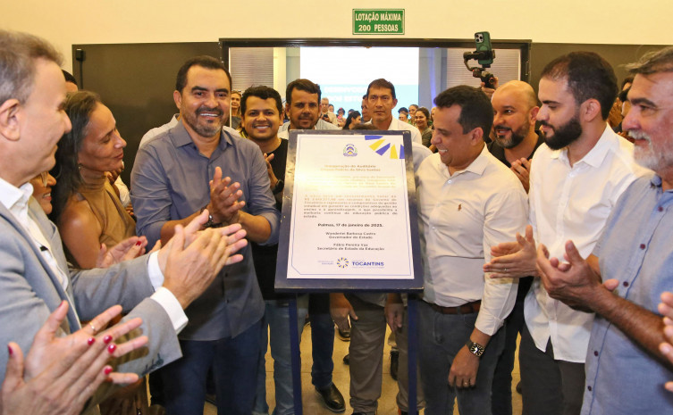 entrega-de-auditorio-em-escola-de-taquarucu-representa-avanco-para-comunidade,-diz-amelio-cayres