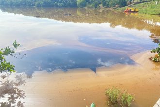 oleo-despejado-em-corrego-pode-contaminar-praia-e-lago-de-palmas,-diz-guarda-ambiental