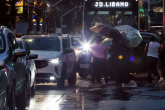 temporal-em-sao-paulo-prejudica-a-operacao-de-varias-linhas-do-metro