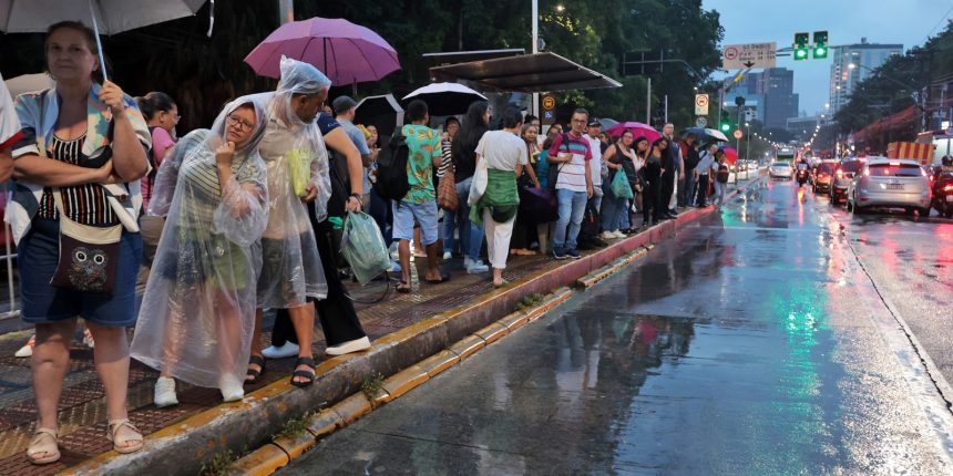 sao-paulo-tem-ruas-e-estacao-do-metro-alagadas-apos-fortes-chuvas 