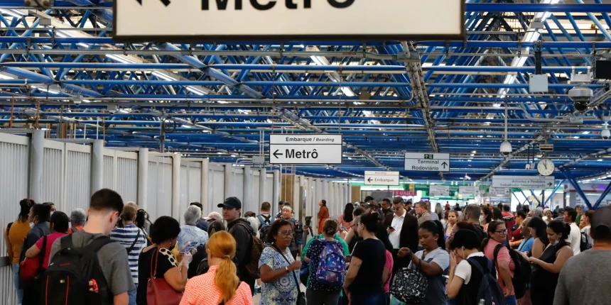 metro-de-sp-retoma-operacao-apos-alagamento-de-estacao