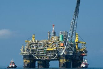 producao-de-petroleo-e-gas-se-mantem-proximo-a-recorde-de-2023