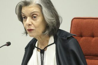 carmen-lucia-mantem-investigacao-contra-bolsonaro