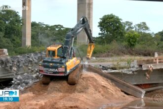 destrocos-comecam-a-ser-retirados-apos-implosao-da-ponte-entre-tocantins-e-maranhao