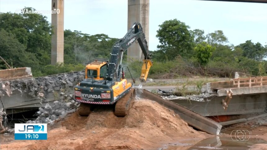 destrocos-comecam-a-ser-retirados-apos-implosao-da-ponte-entre-tocantins-e-maranhao