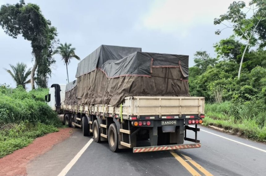 acidente-entre-carro-e-caminhao-deixa-uma-pessoa-morta-e-outra-ferida-na-to-134