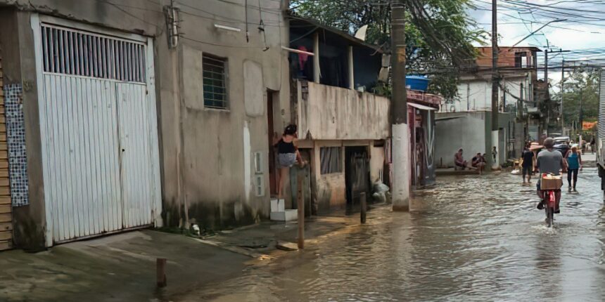 moradores-do-jardim-pantanal,-em-sp,-se-mobilizam-apos-alagamentos 