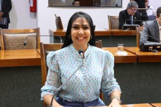 janad-valcari-solicita-convenio-para-pavimentacao-asfaltica-e-pocos-artesianos-em-filadelfia