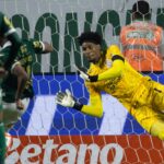 hugo-souza-defende-penalti-e-palmeiras-e-corinthians-ficam-no-empate