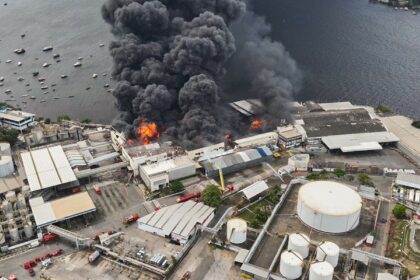 incendio-atinge-fabrica-de-oleo-no-rio-de-janeiro