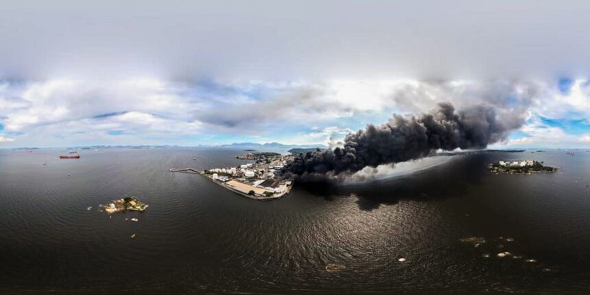 apos-incendio-em-fabrica,-inea-teme-vazamento-de-oleo-na-guanabara