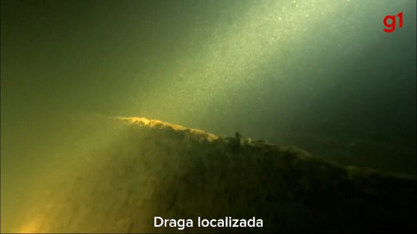 dragas-de-extracao-de-areia-afundam-em-um-lago-e-bombeiros-fazem-operacao-para-retira-las;-video