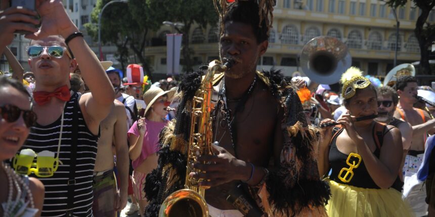 blocos,-bailes-e-escolas-de-samba-devem-reunir-8-milhoes-no-rio