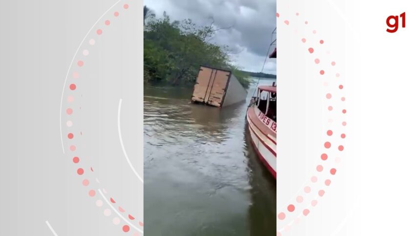 video:-caminhao-com-problemas-mecanicos-afunda-em-rio-quando-tentava-entrar-em-balsa-para-travessia-entre-to-e-ma