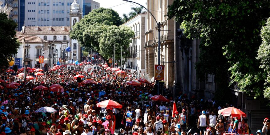 bola-preta-aposta-na-tradicao-em-desfile-no-dia-do-aniversario-do-rio