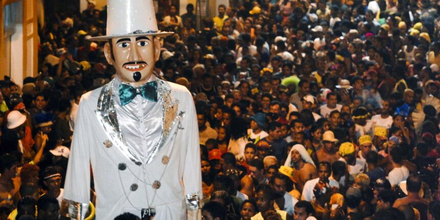 frevo-e-axe-agitam-folioes-nesta-tarde-no-carnaval-do-nordeste