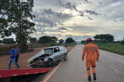 duas-pessoas-ficam-feridas-apos-acidente-entre-moto-e-carro-na-to-080