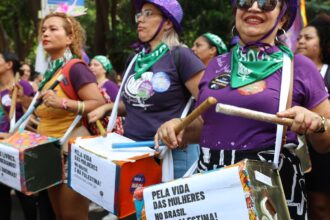 sp:-mulheres-protestam-por-direito-ao-aborto-e-pelo-fim-da-escala-6×1