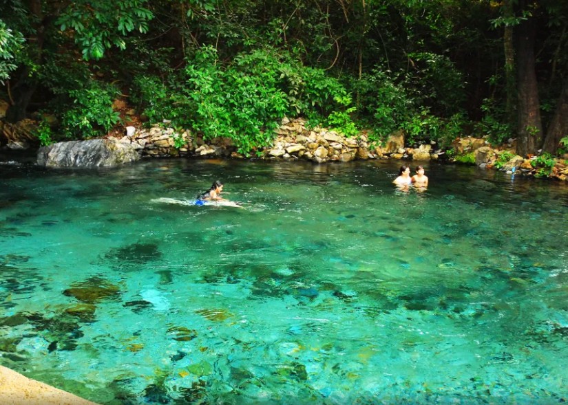 serras-gerais:-praias-cristalinas-e-cachoeiras-atraem-turistas-para-‘recarregar-as-energias’-no-carnaval