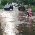 motoristas-enfrentam-ruas-e-avenidas-alagadas-apos-forte-chuva-em-araguaina;-veja-video