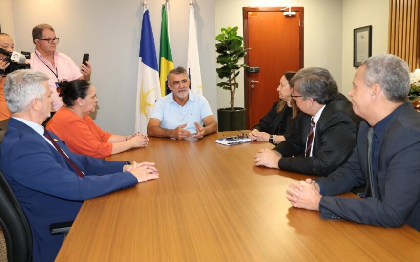 amelio-cayres-recebe-presidente-do-tj-to-e-destaca-relacao-institucional-entre-os-poderes