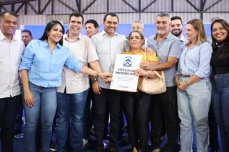 deputados-participam-da-entrega-de-titulos-de-imoveis-em-taquari