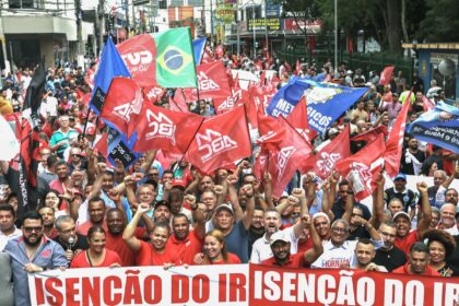 protesto-de-metalurgicos-defende-isencao-de-ir-e-reducao-de-jornada