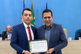 “sao-os-cidadaos-que-transformam-a-cidade”,-afirma-marcus-marcelo-ao-receber-titulo-em-santa-fe