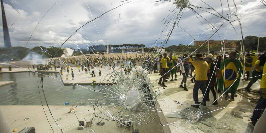 pf-prende-acusado-de-furtar-replica-da-constituicao-no-8-de-janeiro