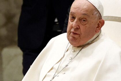 papa-pode-aparecer-neste-domingo-para-saudacao-aos-fieis,-diz-vaticano